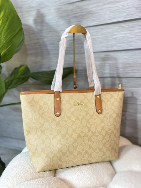 حقيبة كوتش مختومة ماستر كوبي حجم كبير مع علبة ✨